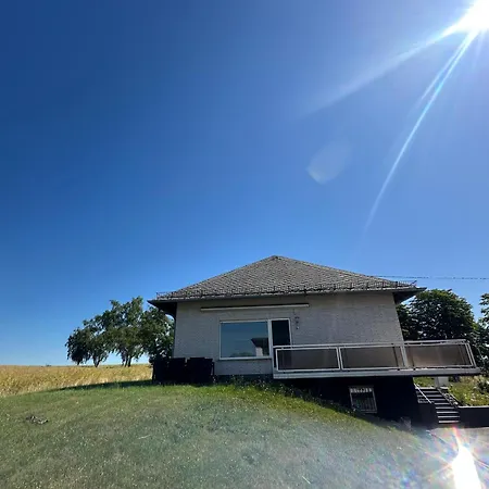 Hof Schoeneck In Sehr Ruhiger Alleinlage *