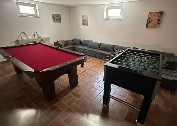 Hof Schoeneck In Sehr Ruhiger Alleinlage *